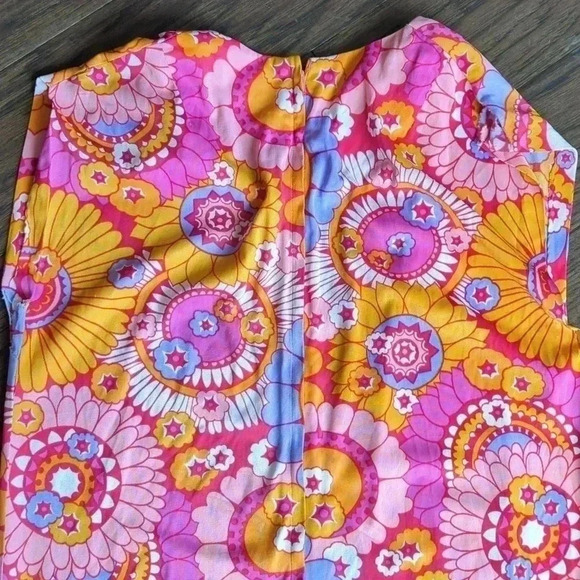 Spectacular  1960's Dress - Picture 5 of 11